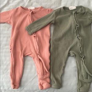 Spearmint 0-3 month zipper one piece outfits